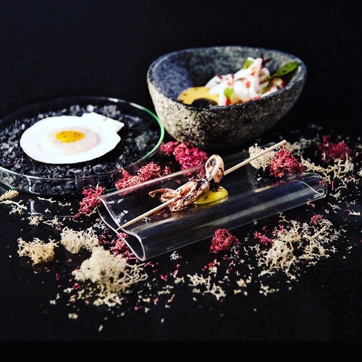 Un plat dans un restaurant gastronomique